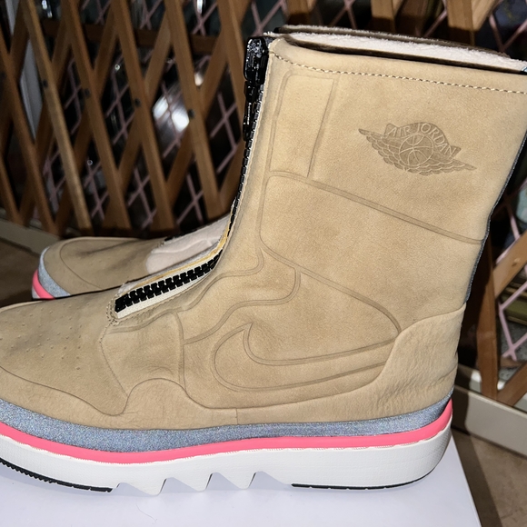 WMNS AIR JORDAN I JESTER XX UTILITY PACK Size 9 - Picture 3 of 9